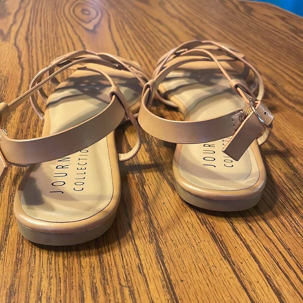 Journee collection, Alorra women’s strappy sandals, size 9.5. - Picture 4 of 5